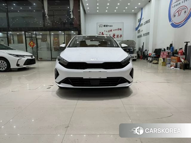 Kia K3 2024 Белый из Китая, фото 3