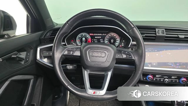 Audi Q3 (F3) 2023 Черный из Кореи, фото 3