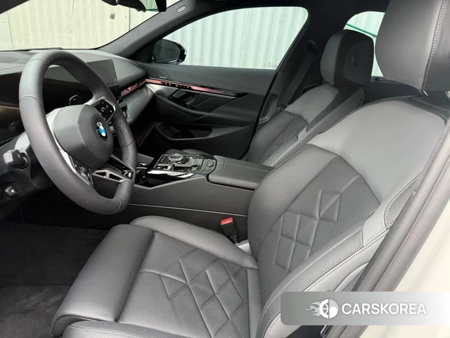 BMW 5 Series (G60) 2026 Белый из Кореи, фото 3