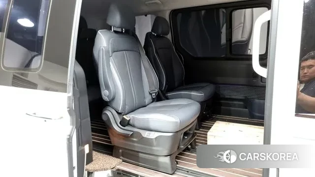 Hyundai Staria 2022 Белый из Кореи, фото 3