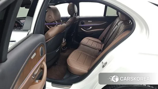 Mercedes-Benz E-Class W213 2023 Белый из Кореи, фото 3