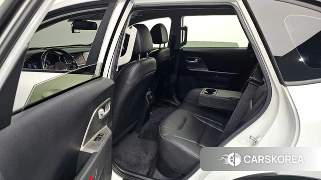 Kia Niro Plus 2023 Белый из Кореи, фото 3