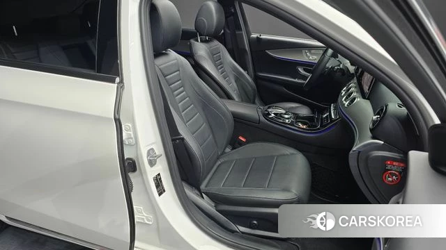 Mercedes-Benz E-Class W213 2018 Белый из Кореи, фото 3