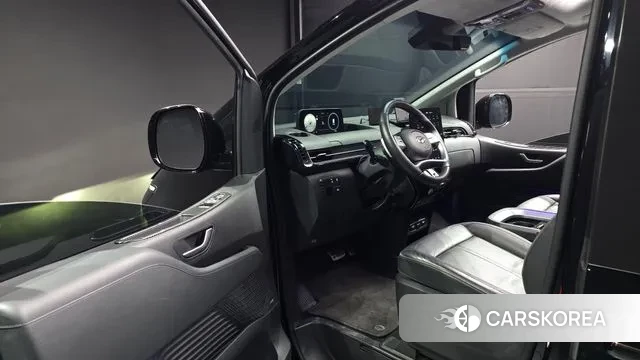 Hyundai Staria 2023 Черный из Кореи, фото 3