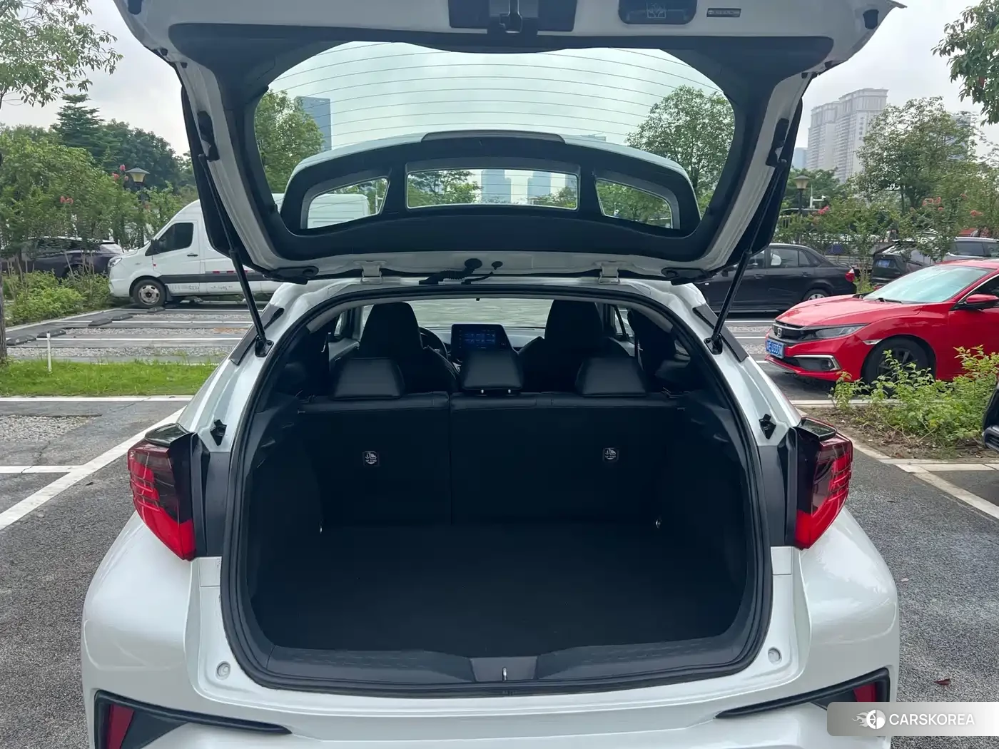 Toyota C-HR 2023 Белый из Китая, фото 3