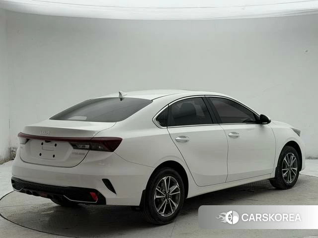 Kia K3 2023 Белый из Китая, фото 3