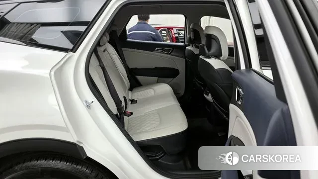 Kia Sportage 5th Generation Hybrid 2023 Белый из Кореи, фото 3