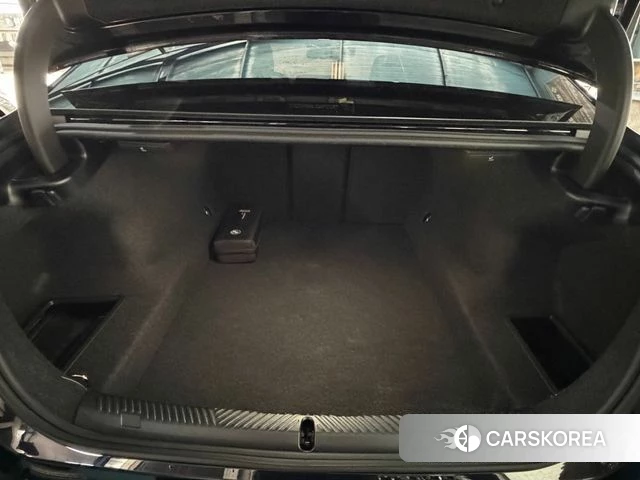 BMW 5 Series (G60) 2025 Черный из Кореи, фото 3