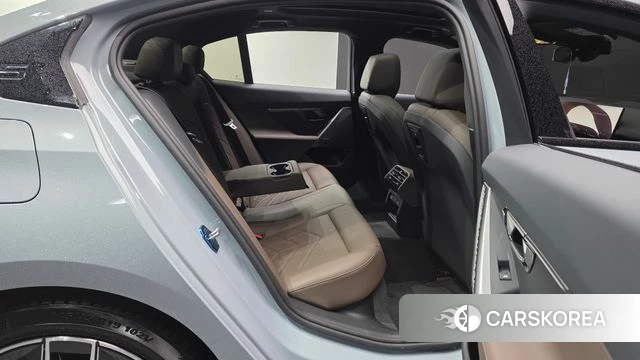 BMW 5 Series (G60) 2024 Серый из Кореи, фото 3