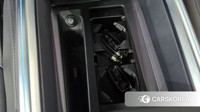 Audi e-Tron 2020 Жемчужный цвет из Кореи, фото 3
