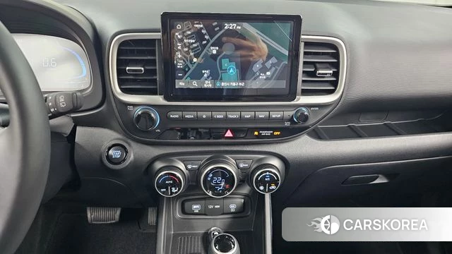 Hyundai Venue 2023 Белый из Кореи, фото 3