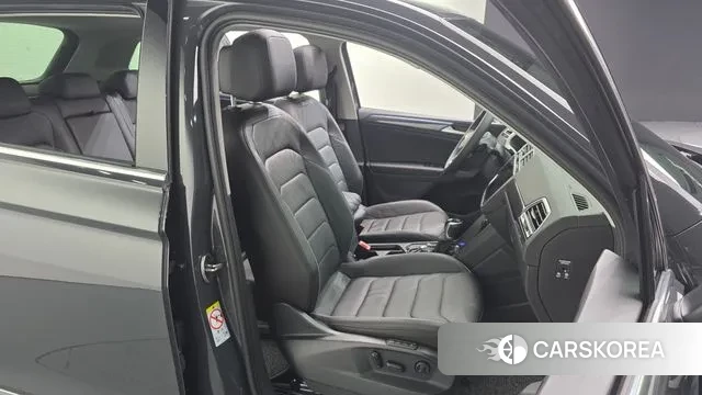 Volkswagen Tiguan second Generation 2022 Белый из Кореи, фото 3