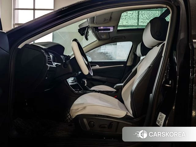 Volkswagen Passat 2024 Черный из Китая, фото 3