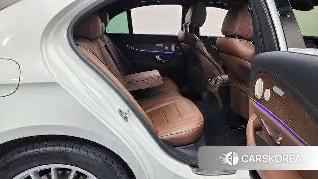 Mercedes-Benz E-Class W213 2023 Белый из Кореи, фото 3