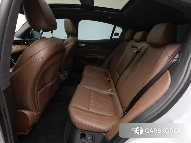 Maserati Grecale 2024 Светло-серебряный цвет из Кореи, фото 3