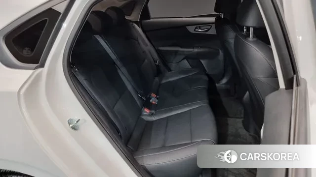 Kia The New K3 2nd generation 2023 Белый из Кореи, фото 3