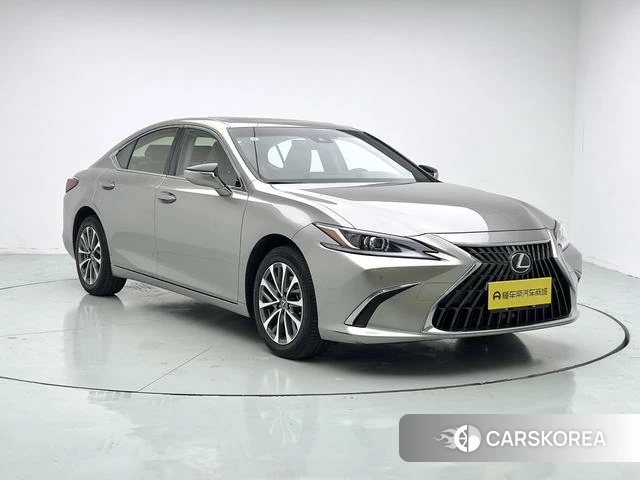 Lexus ES 2024 Серебристо-серый из Китая, фото 3