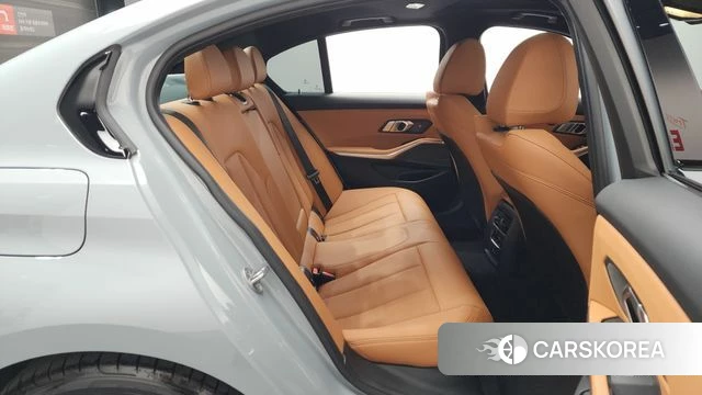 BMW 3 Series (G20) 2024 Цвет галактики из Кореи, фото 3