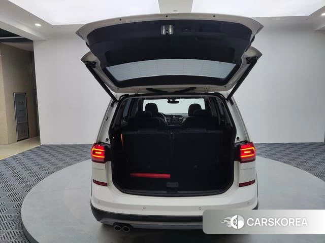 Volkswagen Touran L 2022 Белый из Китая, фото 3