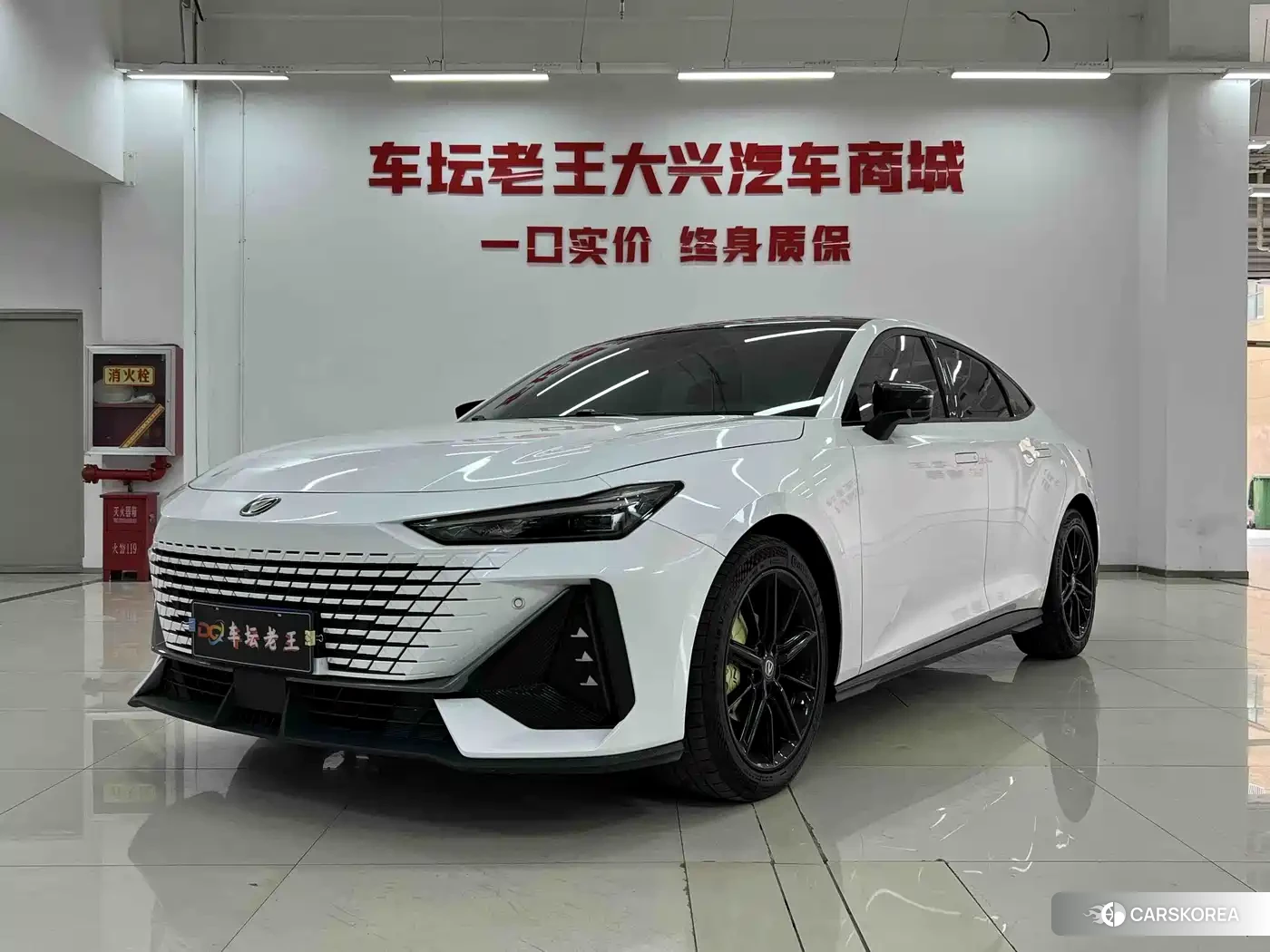 Chang'an Changan UNI-V 2023 Белый из Китая, фото 3