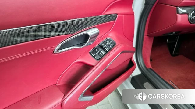 Porsche 718 Boxster 2024 Серебристо-серый из Кореи, фото 3