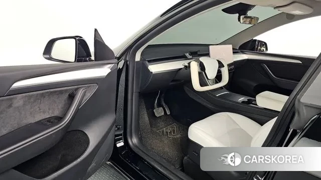 Tesla Model Y 2024 Черный из Кореи, фото 3