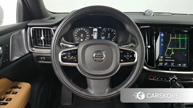 Volvo V60 Cross-Country 2nd Generation 2019 Белый из Кореи, фото 3