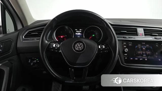 Volkswagen Tiguan second Generation 2018 Белый из Кореи, фото 3