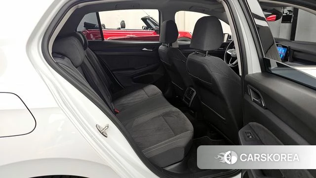 Volkswagen Golf 8th Generation 2024 Белый из Кореи, фото 3
