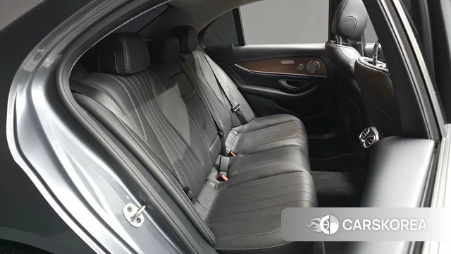 Mercedes-Benz E-Class W213 2018 Серый из Кореи, фото 3