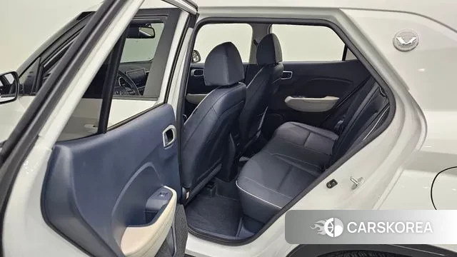 Hyundai Venue 2023 Белый из Кореи, фото 3