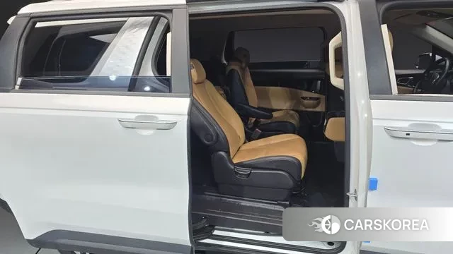 Kia Carnival 4th generation 2023 Белый из Кореи, фото 3