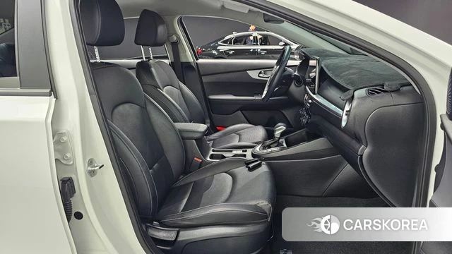 Kia The New K3 2nd generation 2021 Белый из Кореи, фото 3