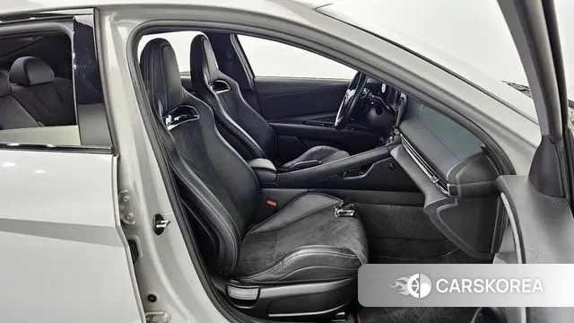 Hyundai Avante (CN7) 2022 Серебристо-серый из Кореи, фото 3