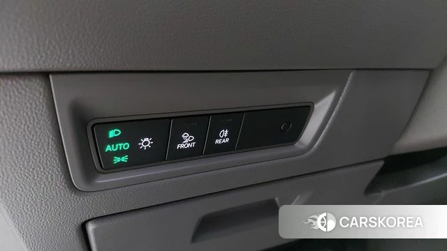 Volkswagen Touareg 3rd generation 2023 Белый из Кореи, фото 3