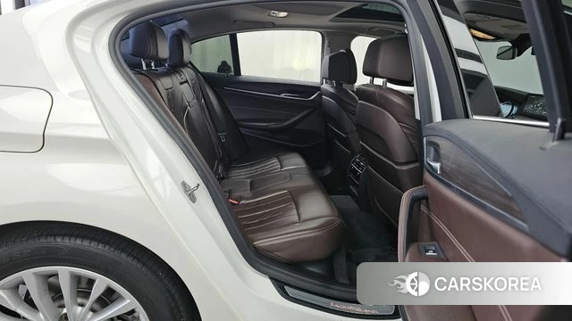 BMW 5 Series (G30) 2018 Белый из Кореи, фото 3