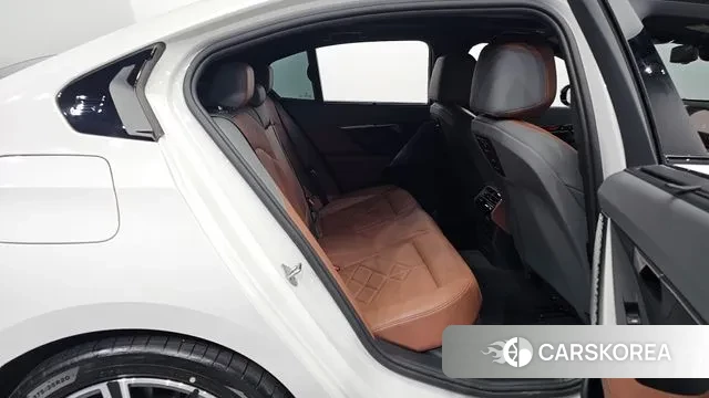 BMW 5 Series (G60) 2024 Белый из Кореи, фото 3