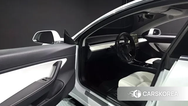 Tesla Model 3 2020 Белый из Кореи, фото 3