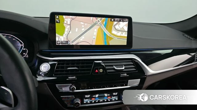 BMW 5 Series (G30) 2023 Белый из Кореи, фото 3