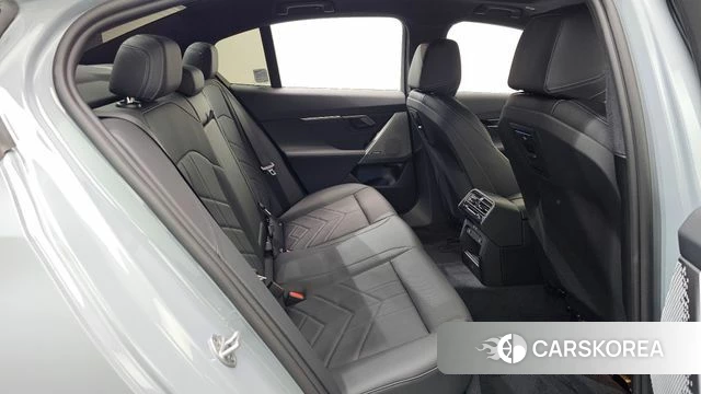 BMW 5 Series (G60) 2025 Светло-серебряный цвет из Кореи, фото 3