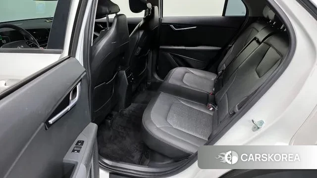 Kia Di Ol Nu Niro 2022 Белый из Кореи, фото 3