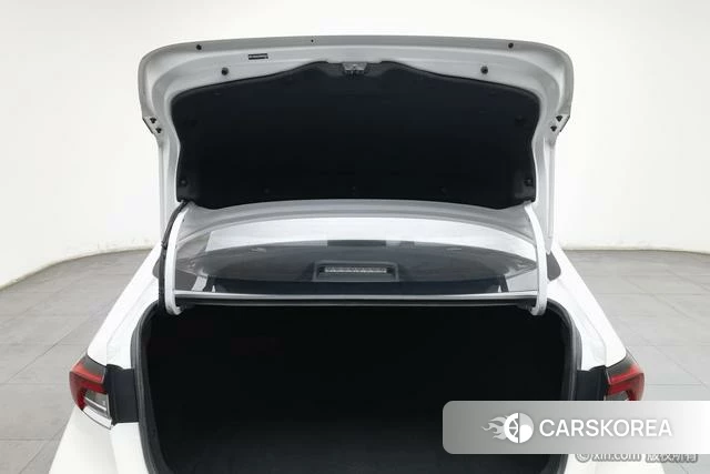 Toyota Corolla 2023 Белый из Китая, фото 3