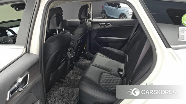 Kia Sportage 5th Generation Hybrid 2023 Белый из Кореи, фото 3