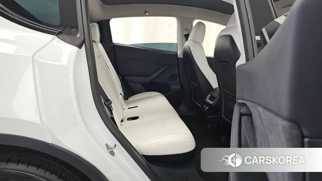 Tesla Model Y 2023 Белый из Кореи, фото 3