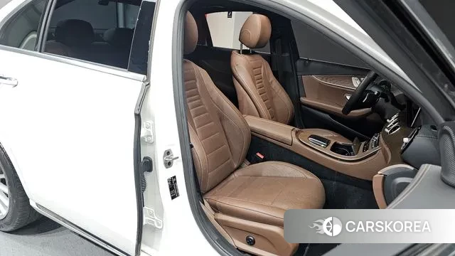 Mercedes-Benz E-Class W213 2022 Белый из Кореи, фото 3