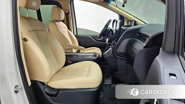 Hyundai Staria 2023 Белый из Кореи, фото 3