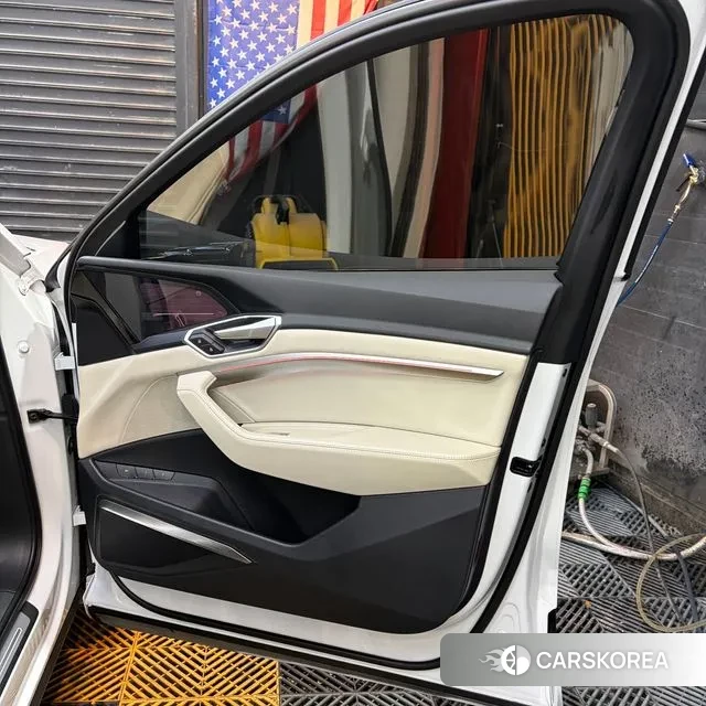 Audi e-Tron 2021 Белый из Кореи, фото 3