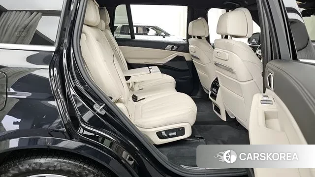 BMW X7 (G07) 2023 Черный из Кореи, фото 3