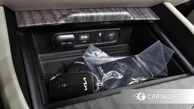 Kia Sportage 5th Generation 2024 Серебристо-серый из Кореи, фото 3