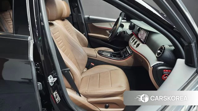 Mercedes-Benz E-Class W213 2021 Черный из Кореи, фото 3